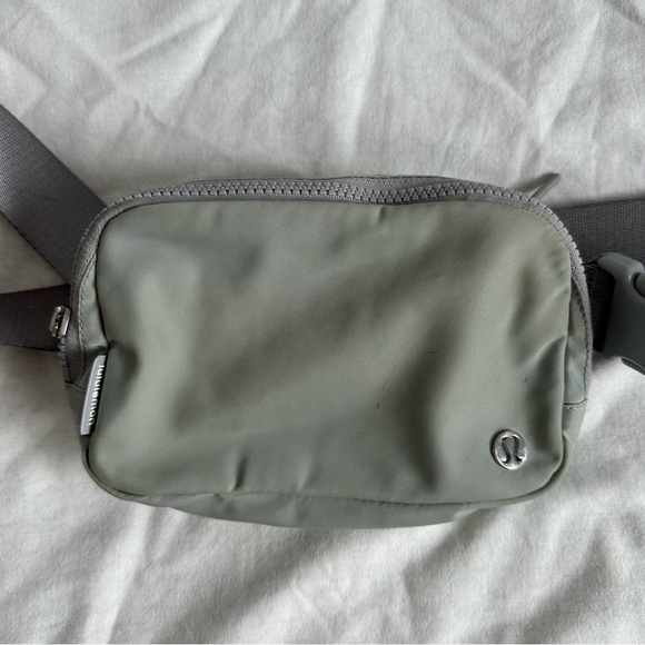 Lululemon Light Grey Everywhere Belt Bag - Picture 2 of 5